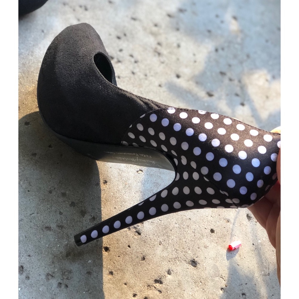 Kardashian kollection high heels / black polka dot